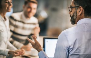 LA COMUNICAZIONE INTERNA: RICONOSCERE LE DISFUNZIONI, SVILUPPARE L’ASSERTIVITÀ E DARE FEEDBACK COSTRUTTIVI